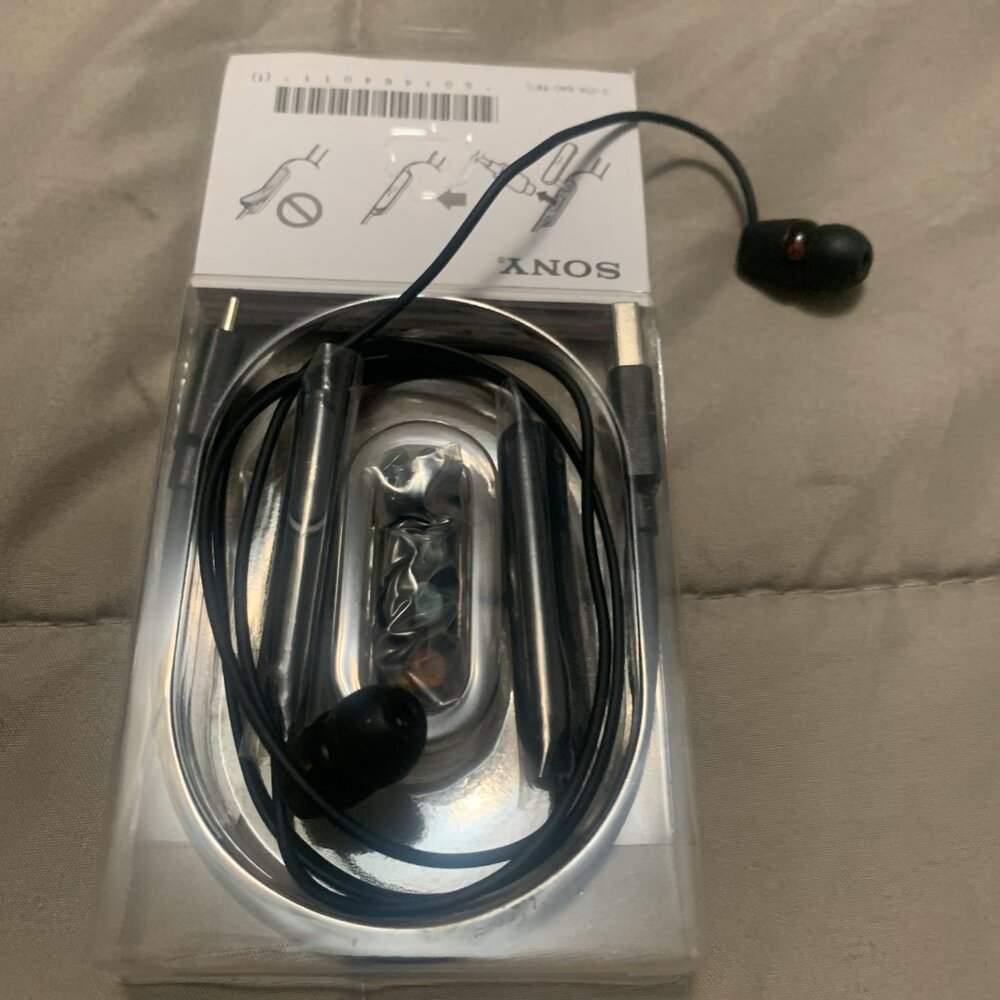 Official Sony Bluetooth Wireless Stereo Headset WI-C200 [ White ] NEW - Picture 3 of 4